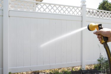 vinyl fence cleaning